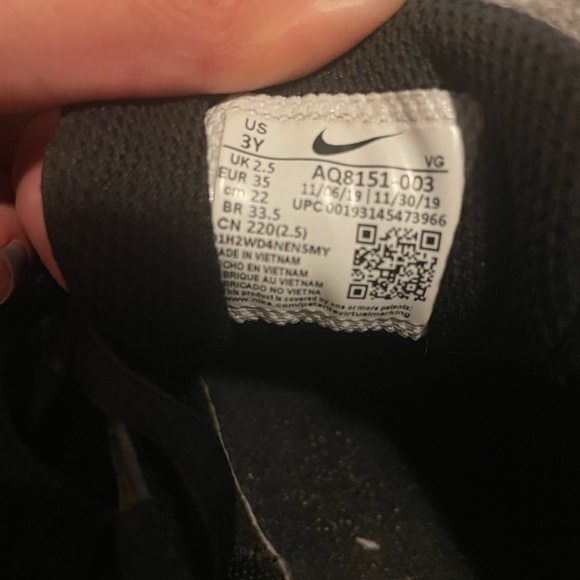 Kids Softball Cleats, size 3. - Picture 2 of 5